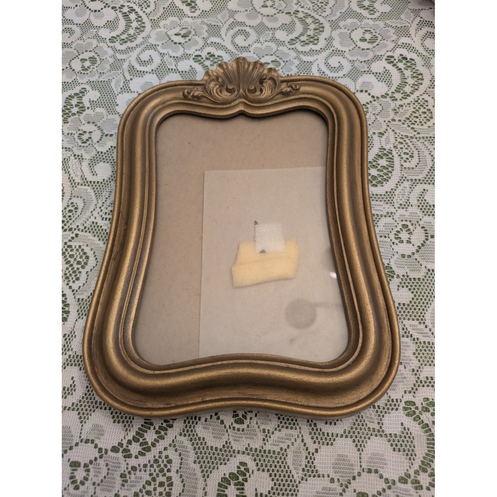 Vtg I.I.C. 1978 Gold Colored Ornate Photo Frame Made in USA
